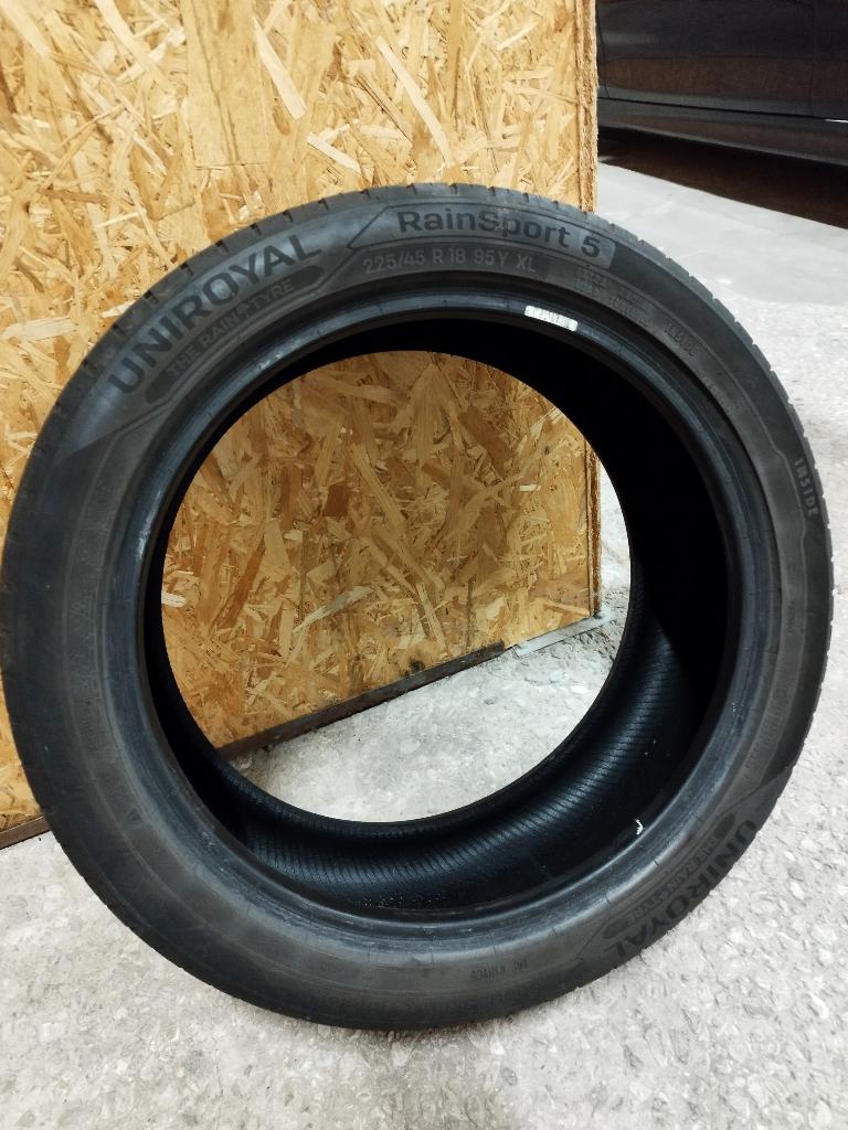 pneus Uniroyal, Ophalen, 18 inch, Nieuw, Band(en)