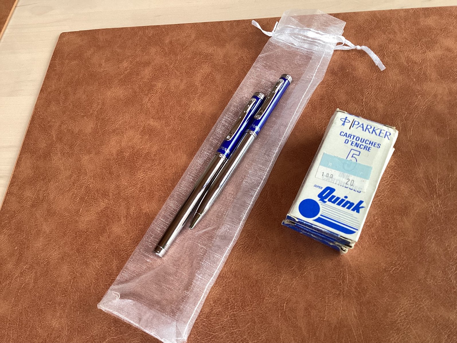 Stylo plume et stylo à bille BALMAIN. Nouveau., Collections, Enlèvement ou Envoi, Neuf, Stylo à bille