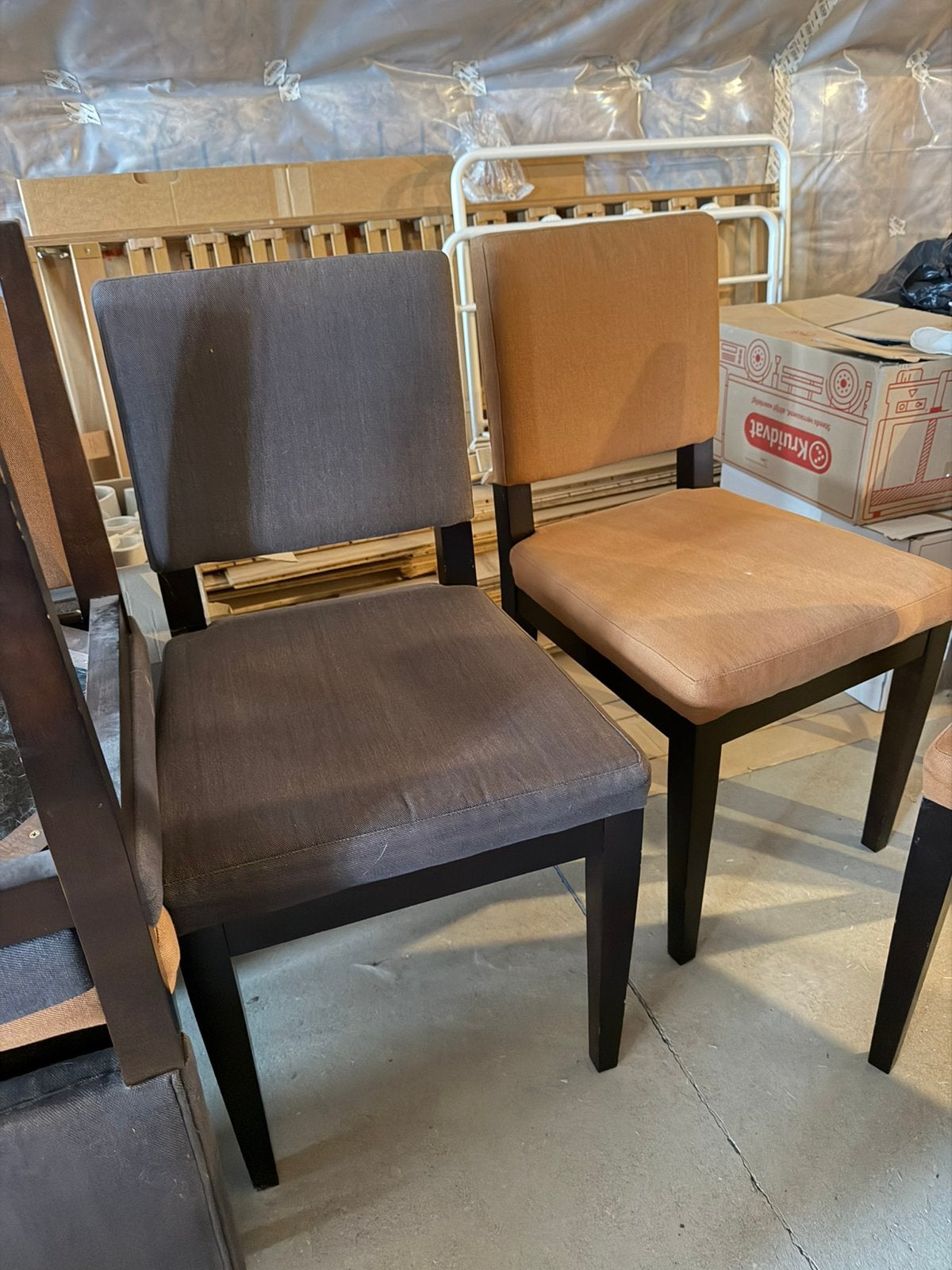 6 leuke stoelen: 3 x oranje en 3 x antraciet, Ophalen, Zo goed als nieuw