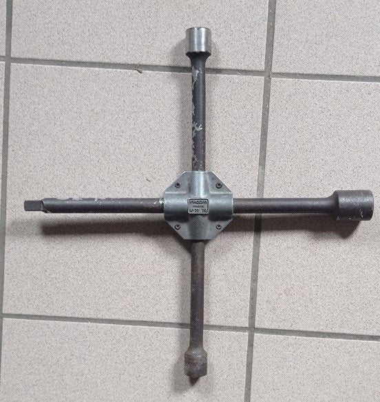 Clef en croix, Autos : Divers, Enlèvement, Utilisé
