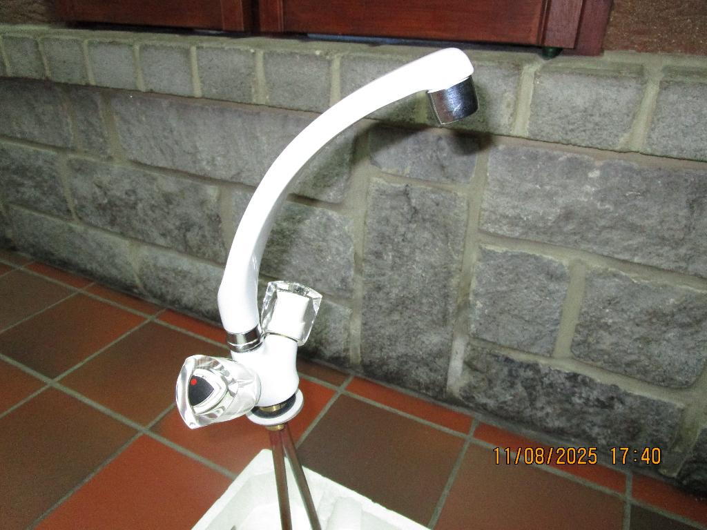 ROBINET DE CUISINE BLANC, Maison & Meubles, Cuisine | Éléments de cuisine, Neuf, 25 à 50 cm, Blanc, Moins de 50 cm