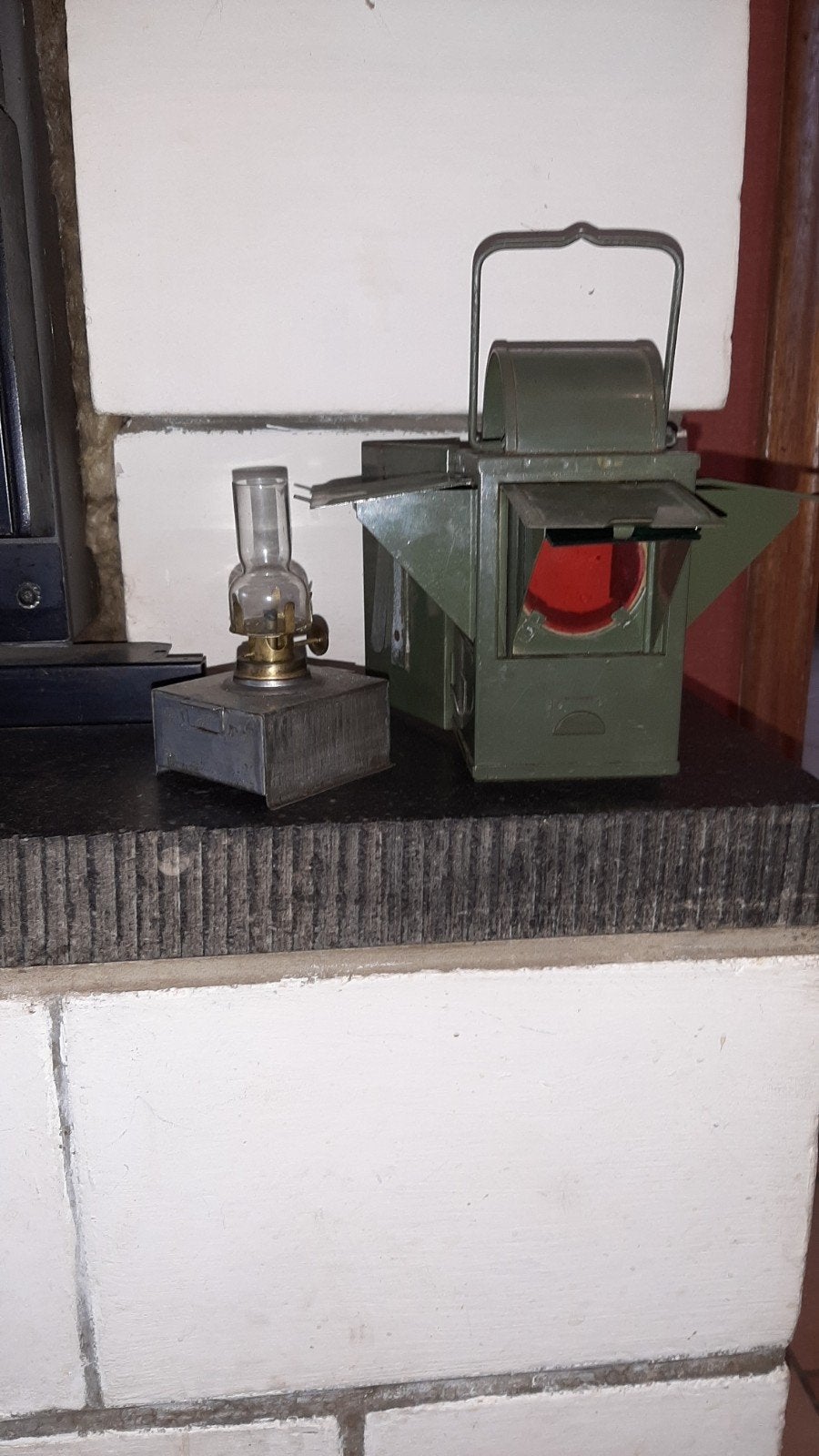 Ancienne lampe militaire de signalisation, Enlèvement