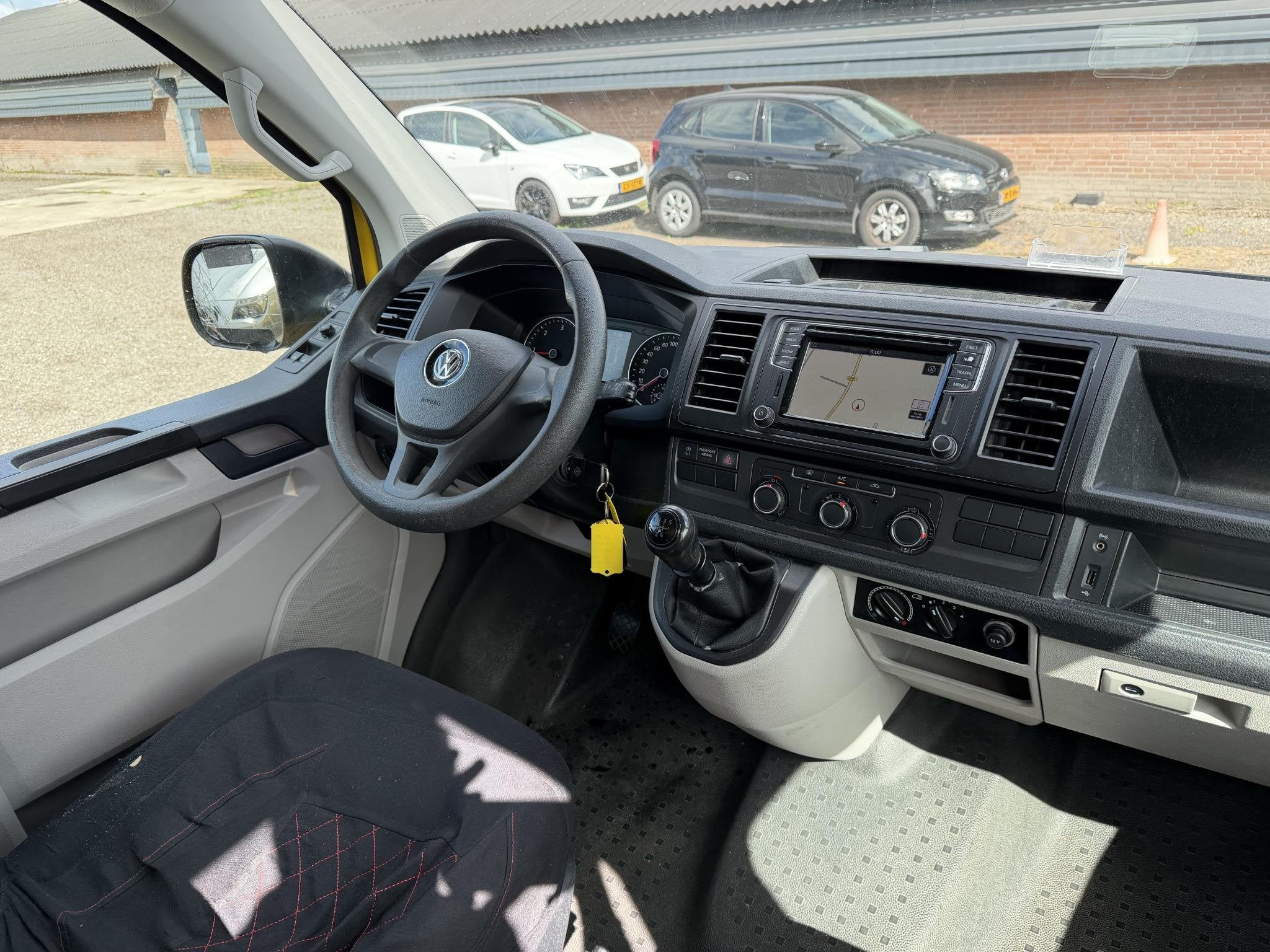 Volkswagen Transporter Kombi 2.0 TDI L2H3 Highline | Navigat, Auto's, Voorwielaandrijving, Stof, Gebruikt, 4 cilinders