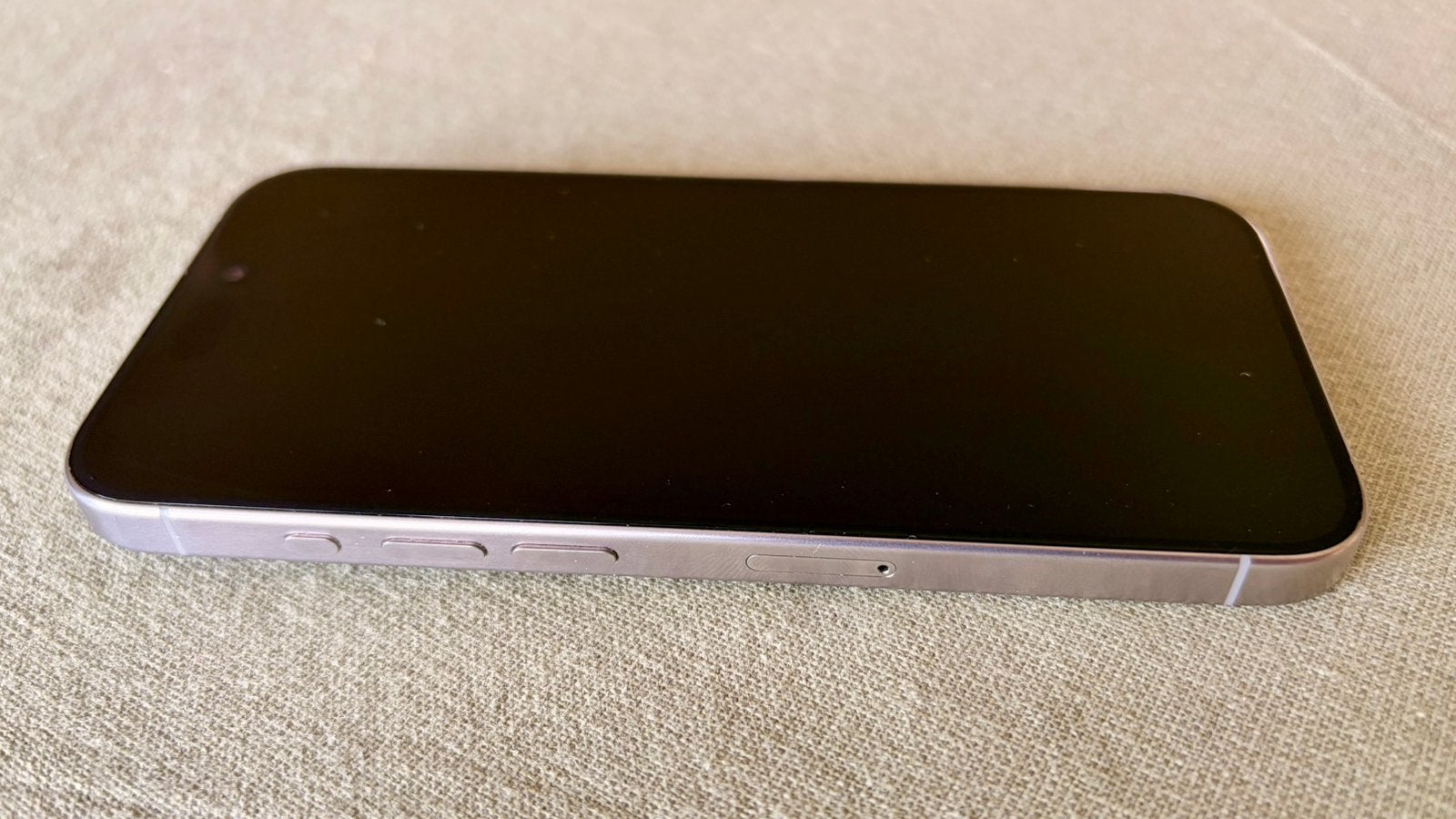 iPhone 15 Pro 256 Go reconditionné - Batterie neuve, 256 GB, Enlèvement ou Envoi, Comme neuf, Sans abonnement