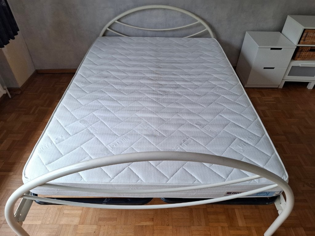 Mooi wit metalen bed 140x200 + lattenbodem + Bultex matras, Ophalen, Gebruikt, Wit, Vintage