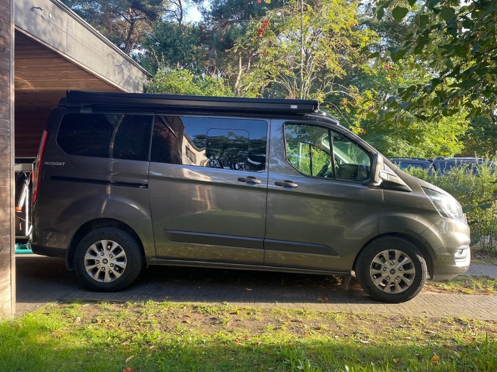 Ford Nugget 130 pk Automaat – Hefdak – 4 slaapplaatsen, Caravans en Kamperen, Automaat, Buscamper of Camperbus, Ford, Raamblindering
