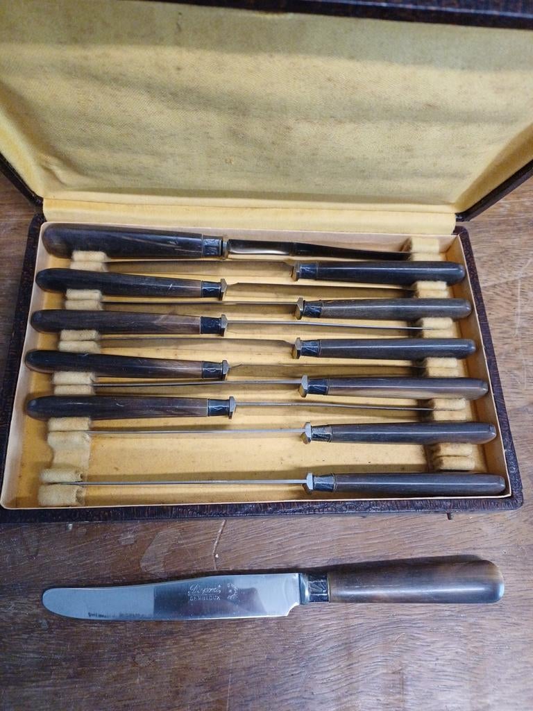 Coffret couteaux anciens Dupont Gembloux, Enlèvement ou Envoi