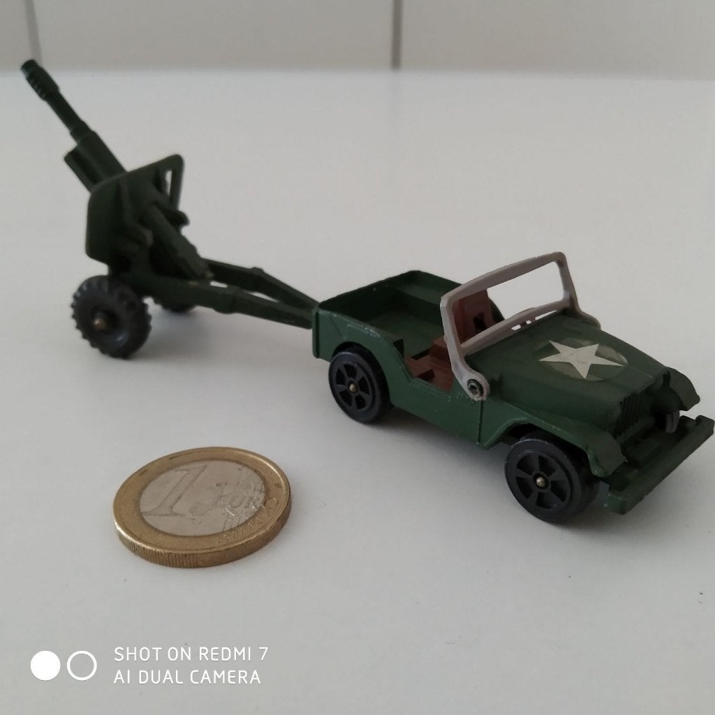 Corgi Juniors Willys Jeep + Field Gun vintage., Hobby & Loisirs créatifs, Enlèvement ou Envoi, Utilisé, Autres types
