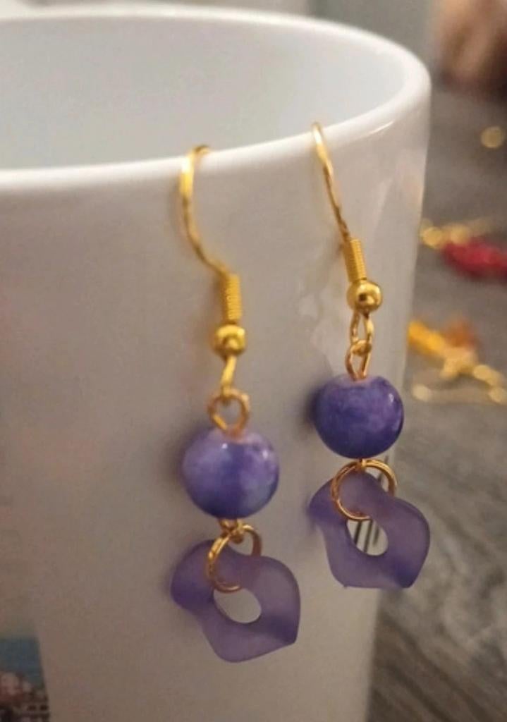 Toffe leuke oorbellen - paarse tinten - handmade, Handtassen en Accessoires, Oorbellen, Ophalen of Verzenden, Nieuw, Paars, Hangers