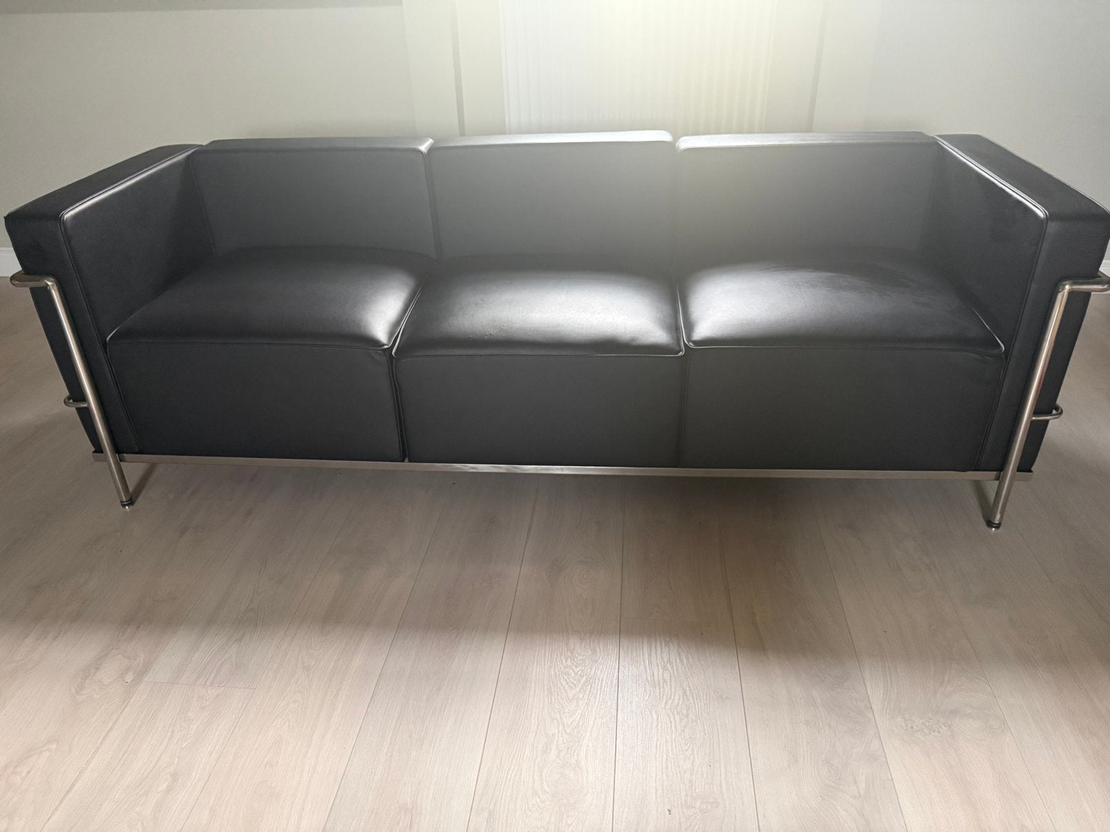 Namaak: Le Corbusier LC2 3-zitsbank – replica – zwart, Huis en Inrichting, Zetels | Zetels, Zo goed als nieuw, Ophalen