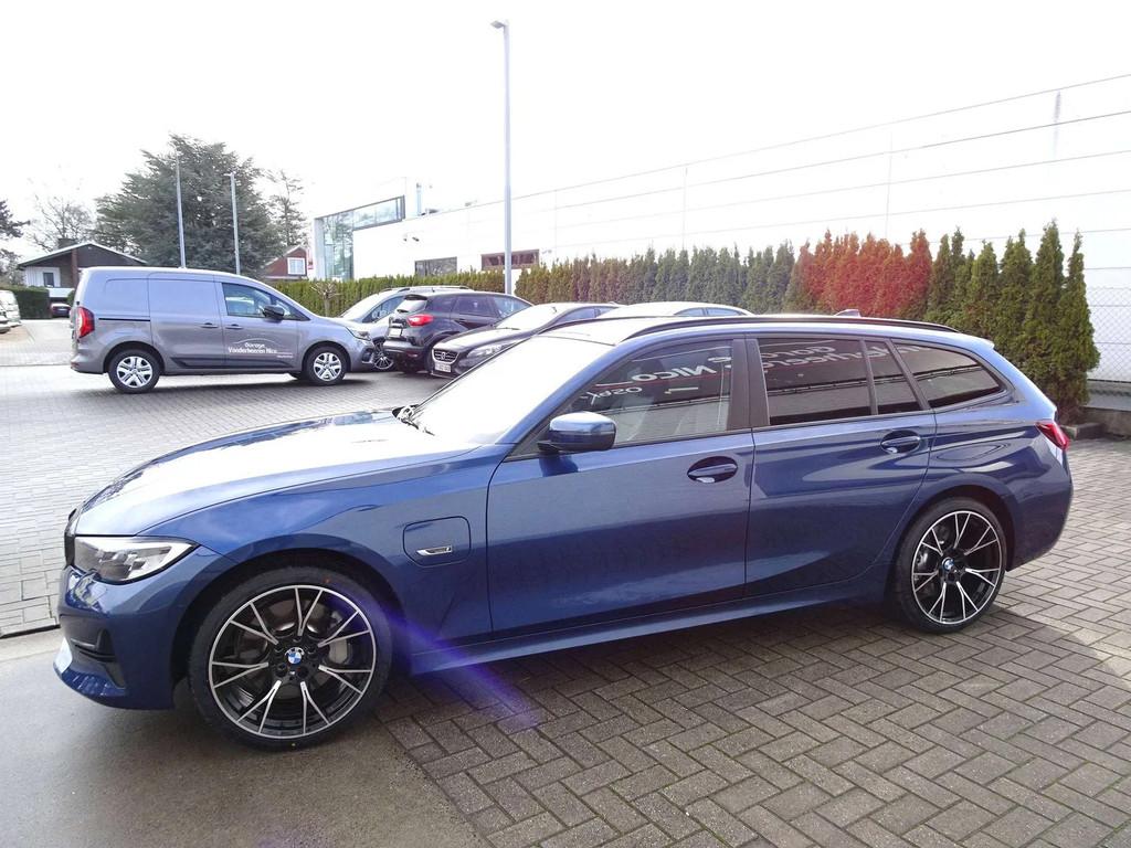 BMW 3 Serie 330 e Touring PHEV VIRTUAL,CAMERA,CARPLAY,LEDER,, Auto's, Automaat, 1998 cc, 4 cilinders, Blauw