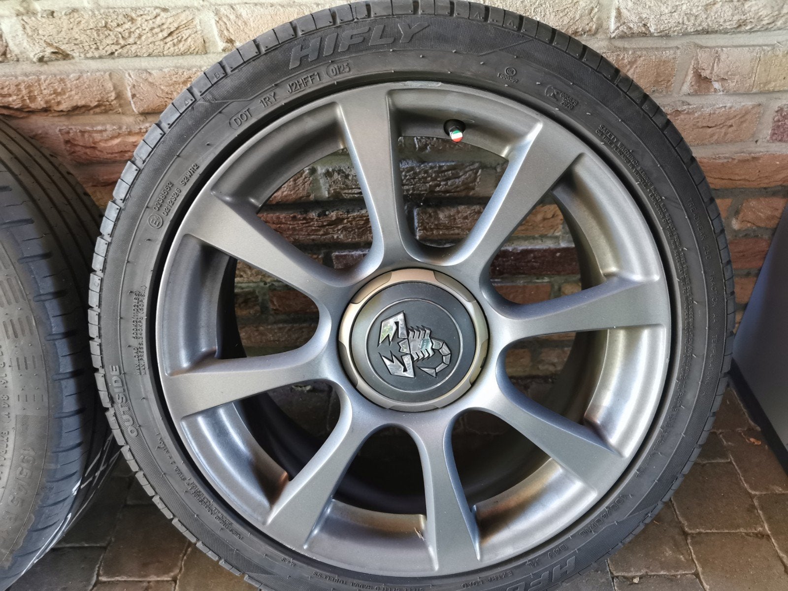 Originele 16 duim Abarth velgen, met goede banden, ., Auto-onderdelen, Banden en Velgen, Ophalen