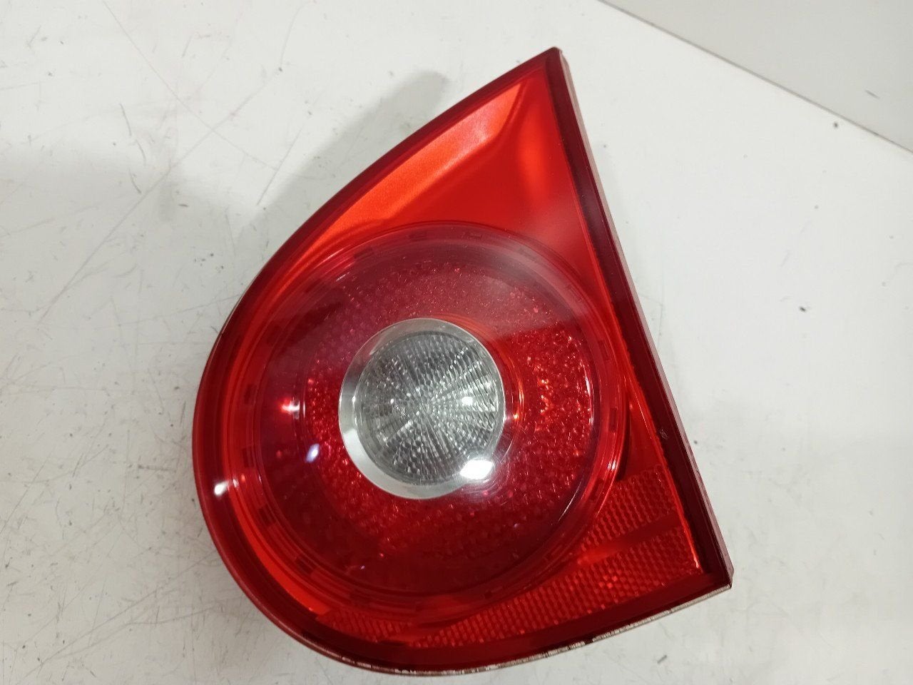 Achterlicht kofferdeksel achterklep rechts Volkswagen Golf, Onderdelen@venauto.nl, Van der Ven Autorecycling B.V., Gebruikt, Ettenseweg 76, 4706 PB Roosendaal, The Netherlands