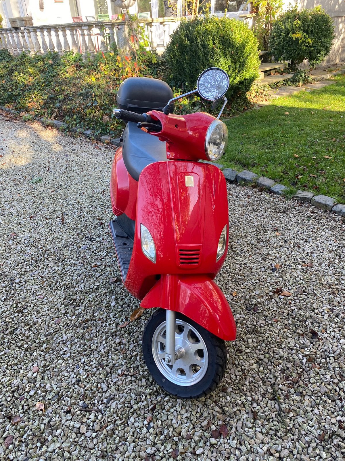 Electrische vespa, Fietsen en Brommers, Ophalen, Zo goed als nieuw