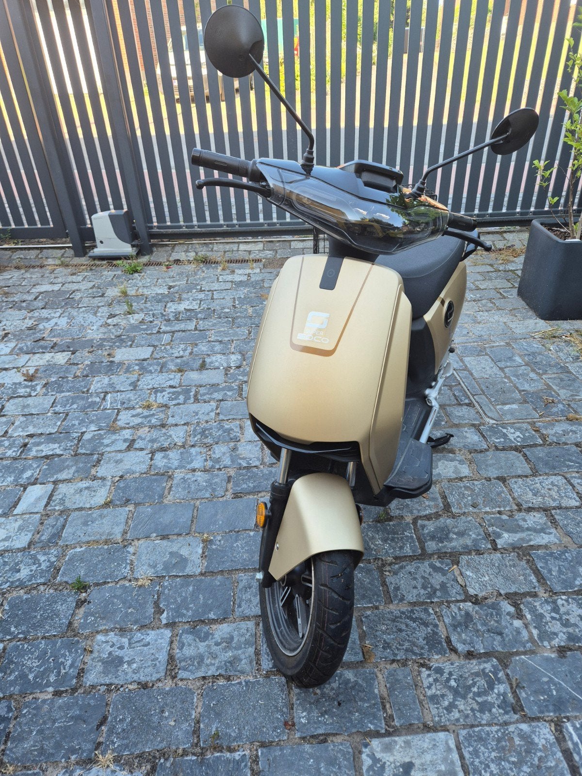Elektrise scooter slechts 3680 km op teller, Fietsen en Brommers, Ophalen