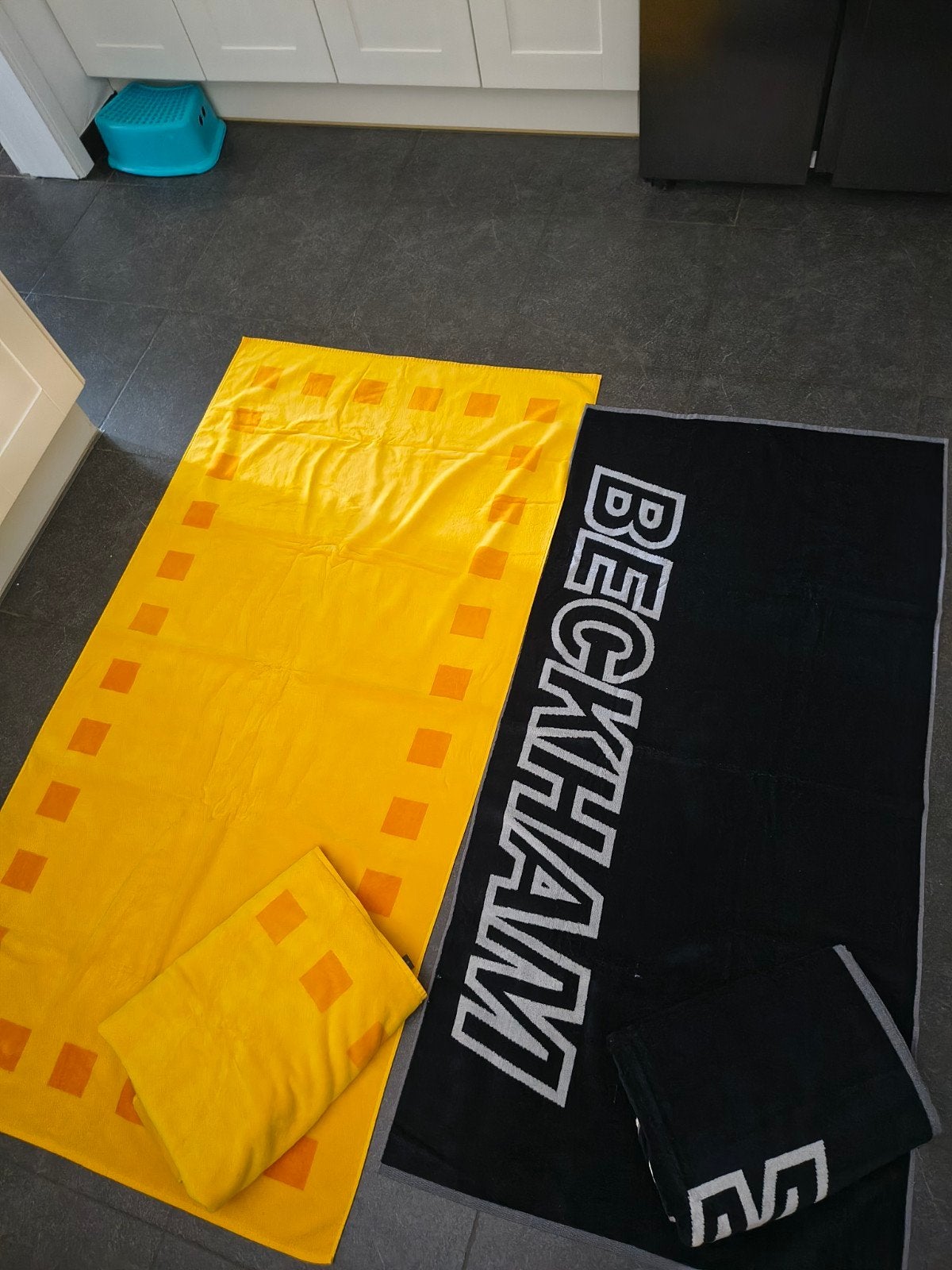 Strandlaken NIEUW, Huis en Inrichting, Ophalen of Verzenden, Geel, Handdoek