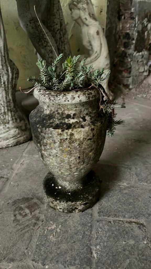 Wit marmeren kruik, vaas natuursteen grafkruik kelk bloempot, Tuin en Terras, Ophalen of Verzenden, Zo goed als nieuw