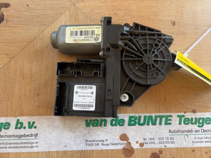 Moteur de vitre portière d'un Volkswagen Touran, Volkswagen, -, 3 mois de garantie, Utilisé