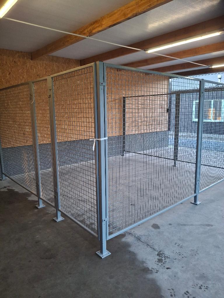 Ijzeren paneel en palen voor evt honde ren, Animaux & Accessoires, Maisons pour chiens, Enlèvement, Comme neuf, Chenil chien
