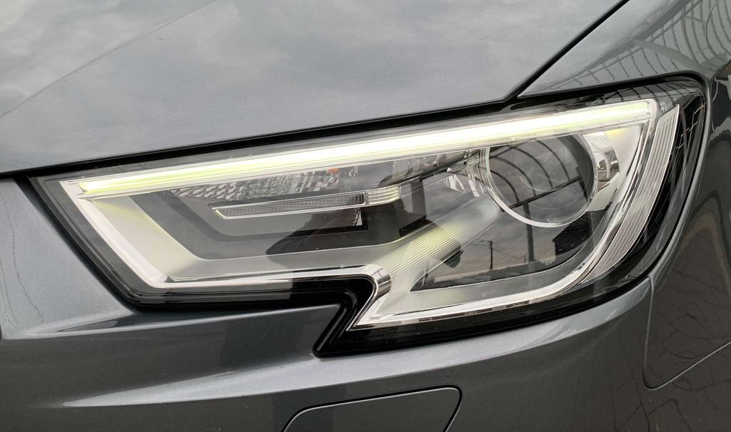 Audi A3 35 TFSI 150CV / Sporback / Xenon / LED / Gps / Cuir, Argent ou Gris, Boîte manuelle, 5 portes, 1498 cm³