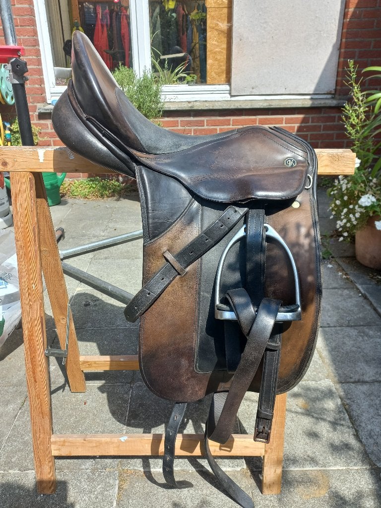 dressuur zadel Kieffer, Animaux & Accessoires, Chevaux & Poneys | Selles, Assise souple, Utilisé, Dressage, Enlèvement