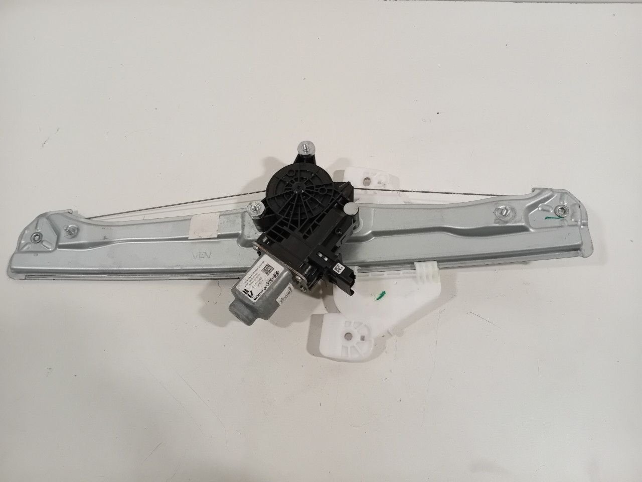 Raammechaniek elektrisch links voor Hyundai Tucson, Onderdelen@venauto.nl, Van der Ven Autorecycling B.V., Ettenseweg 76, 4706 PB Roosendaal, The Netherlands