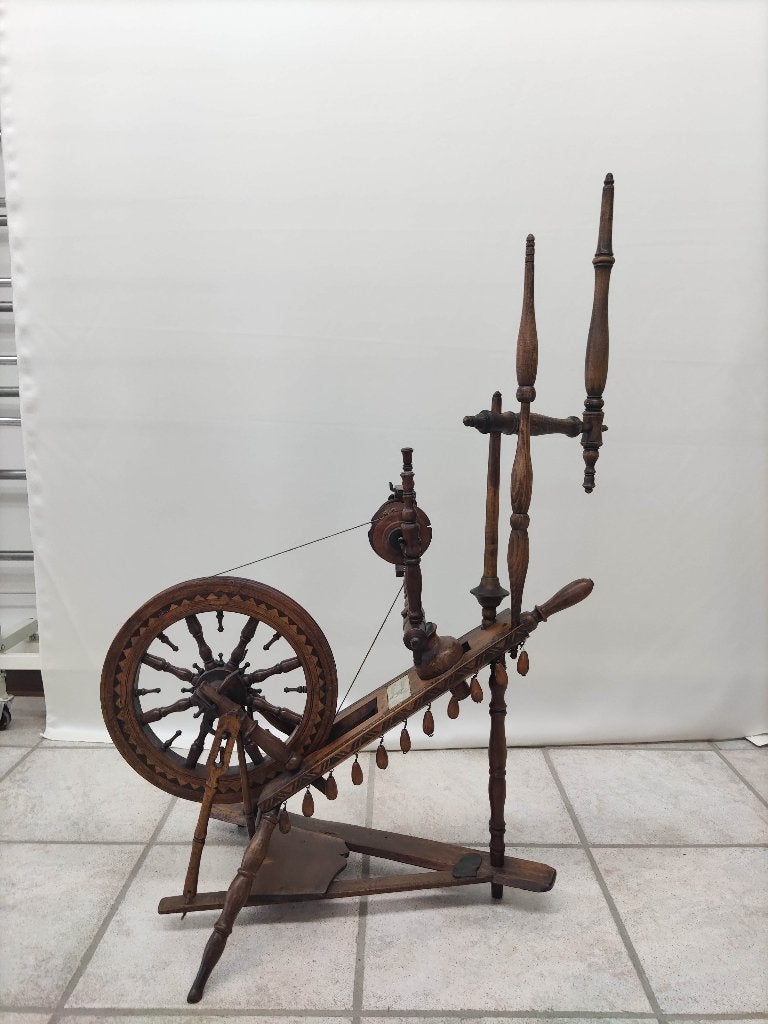 Antiek Duits spinnewiel, gedateerd 1896, Ophalen