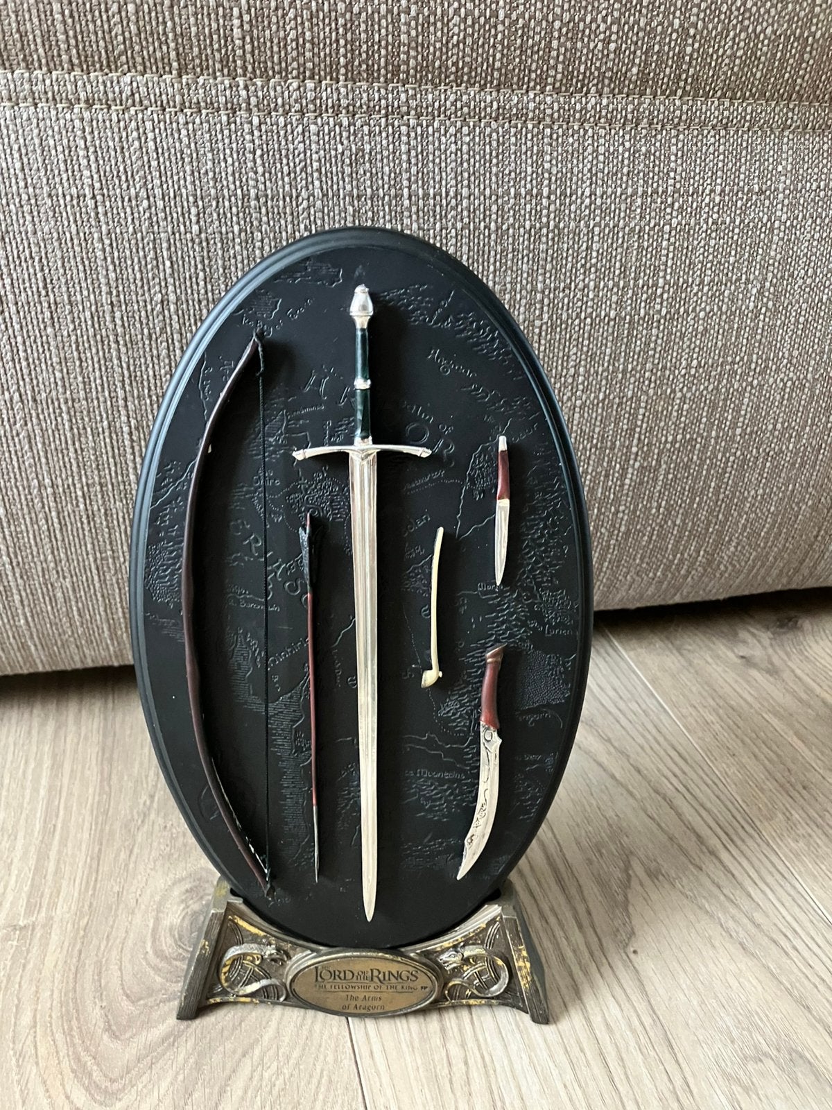 Arms of Aragorn, Verzenden, Zo goed als nieuw
