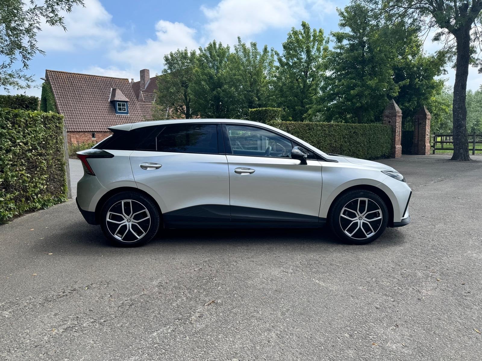 MG MG4 LUXURY (année de construction 2024, automatique), Autos, MG, Argent ou Gris, Achat, Euro 6, Entreprise