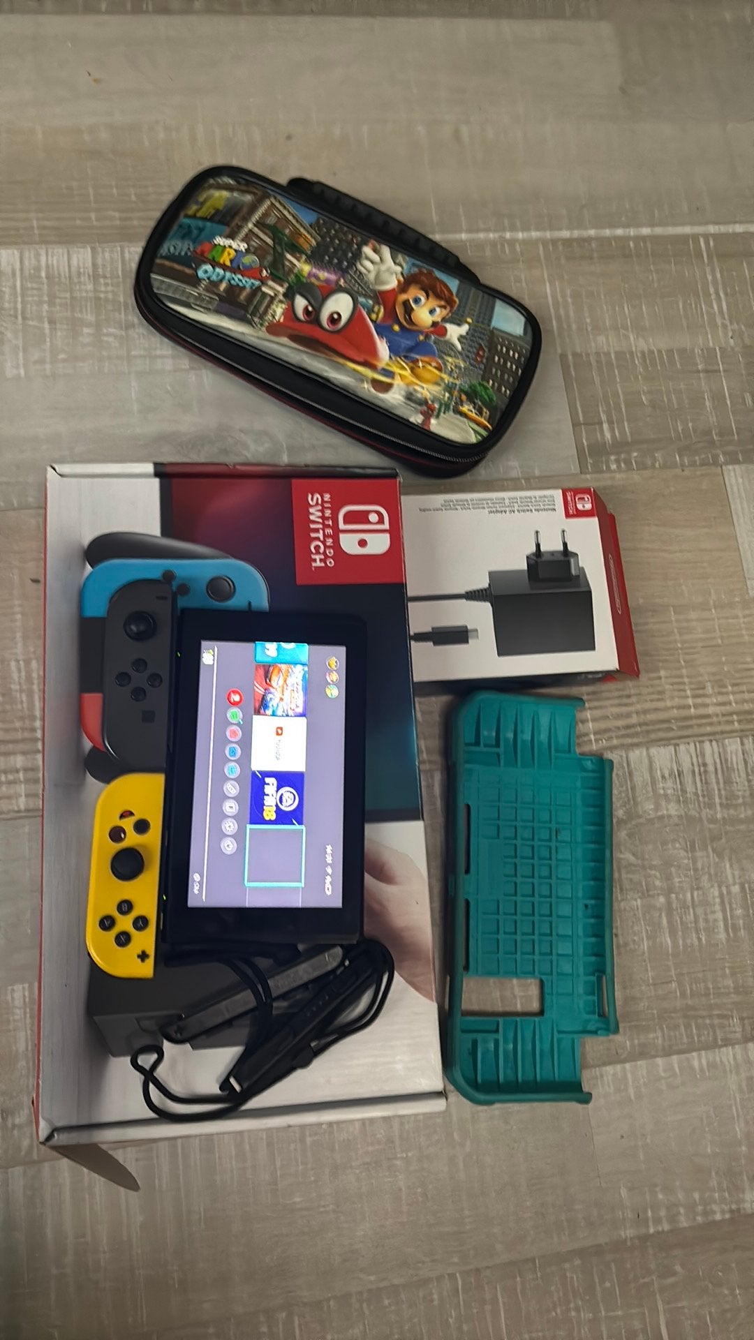 Nintendo Switch console compleet met doos, hoesje, Games en Spelcomputers, Spelcomputers | Nintendo Switch, Zo goed als nieuw