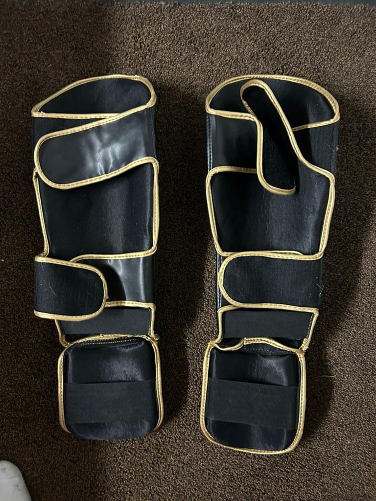 Bokshandschoenen en scheenbeschermers, Ophalen, Bokshandschoenen