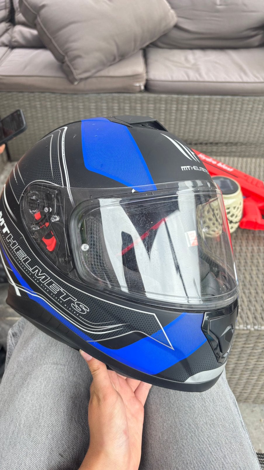 helm van mt-helmets - small met zonnevizier, Motoren, Kleding | Motorhelmen, Overige merken, Kinderen, Ophalen of Verzenden, Nieuw zonder kaartje