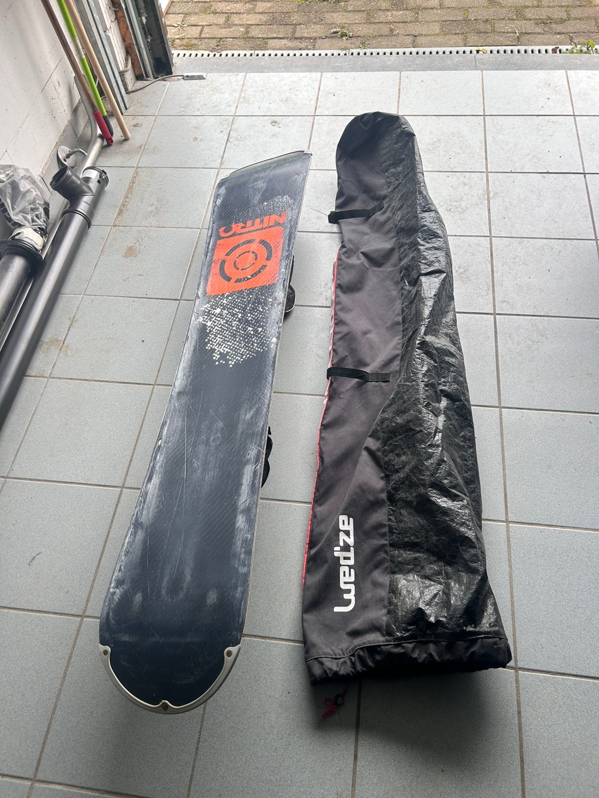 Nitro Snowboard + Flow 157W bindingen + Wedze-tas, Sport en Fitness, Ophalen, Gebruikt, Board
