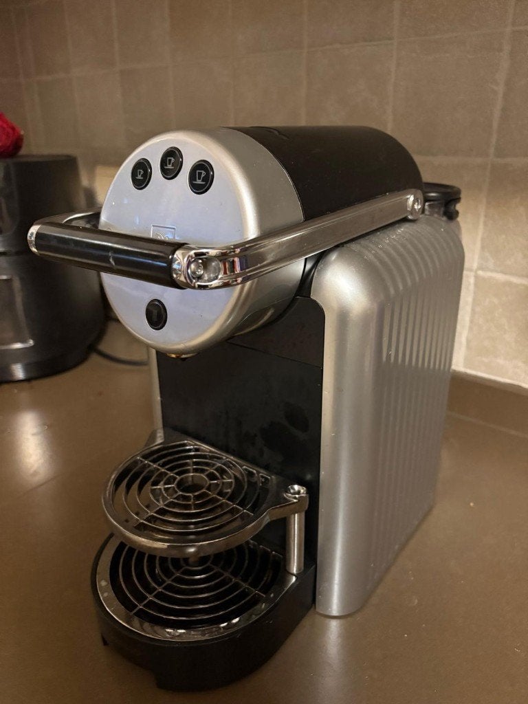 Nespresso Zenius Pro (+ diverse accessoires), Réservoir d'eau amovible, Dosettes et capsules de café, 1 tasse, Utilisé