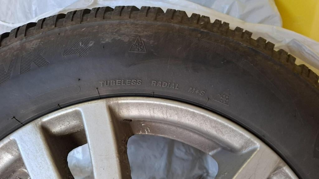 Vends pack complet de 4 roues hiver en excellent état, Autos : Pièces & Accessoires, Enlèvement, Pneus hiver, Pneu(s)