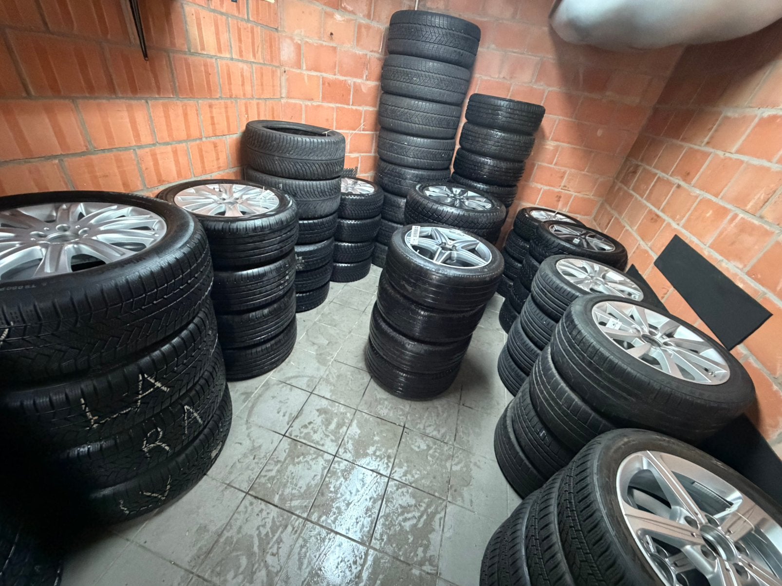 Originele Mercedes-Benz velgensets met banden – schadevrij, Auto-onderdelen, Ophalen, Band(en)