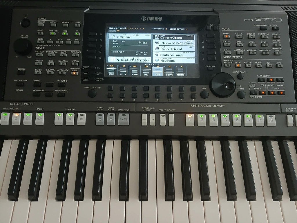 Yamaha psr s770 keyboard  piano, Muziek en Instrumenten, Keyboards, Ophalen, 61 toetsen, Met standaard, Yamaha