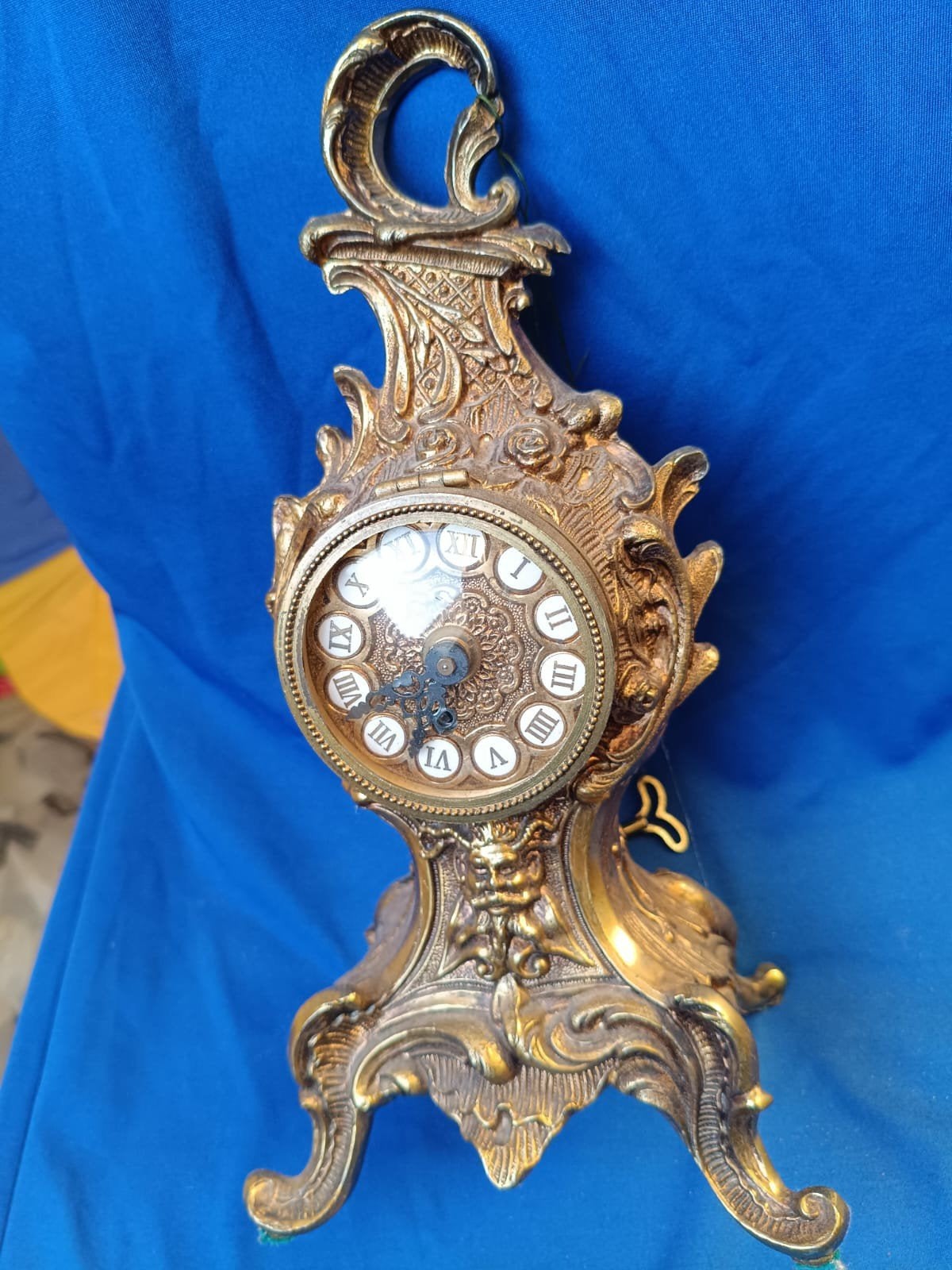 horloge de cheminée en bronze.