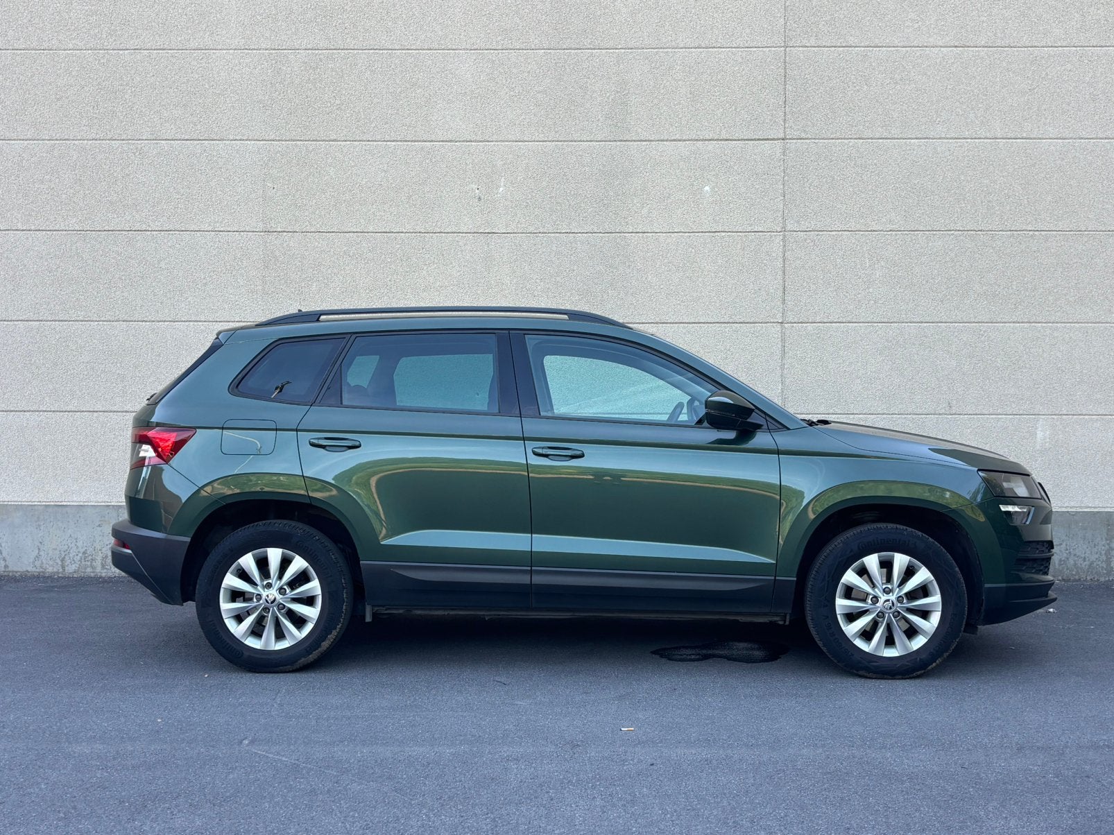 Skoda Karoq 1.0 TSI — 2021 — Euro 6d — 144.000 km, Voorwielaandrijving, Euro 6, https://public.car-pass.be/vhr/2900741a-c062-430b-b97b-777d77abbba0