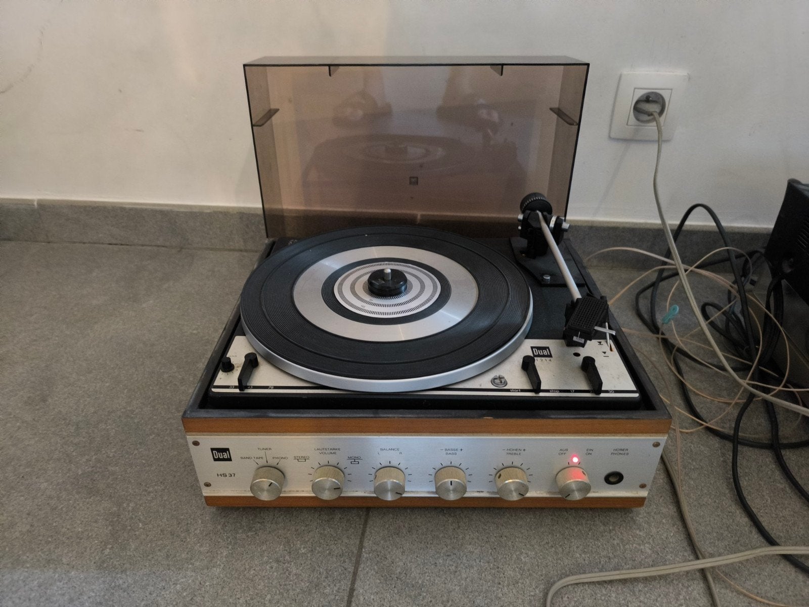Ancien tourne disque
Disponible tous de suite
Envoi possibl, Enlèvement ou Envoi