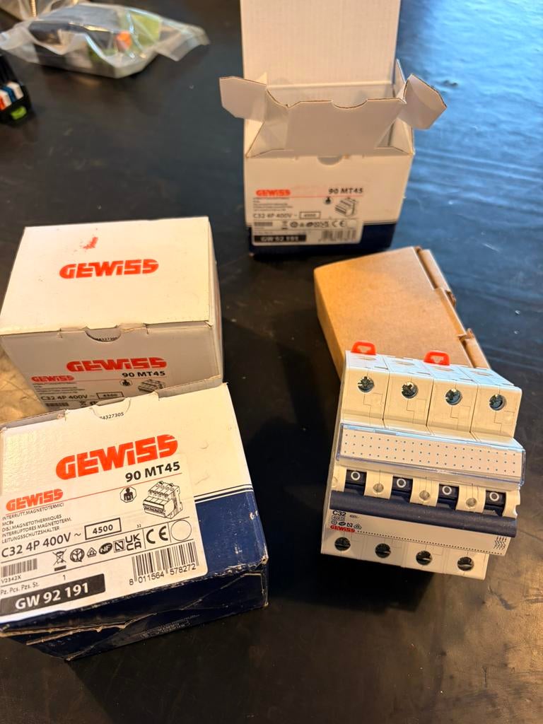 Gewiss 90 MT45 C32 4P 400V GW92191 zekering automaat NIEUW, Enlèvement ou Envoi, Neuf, Autres types