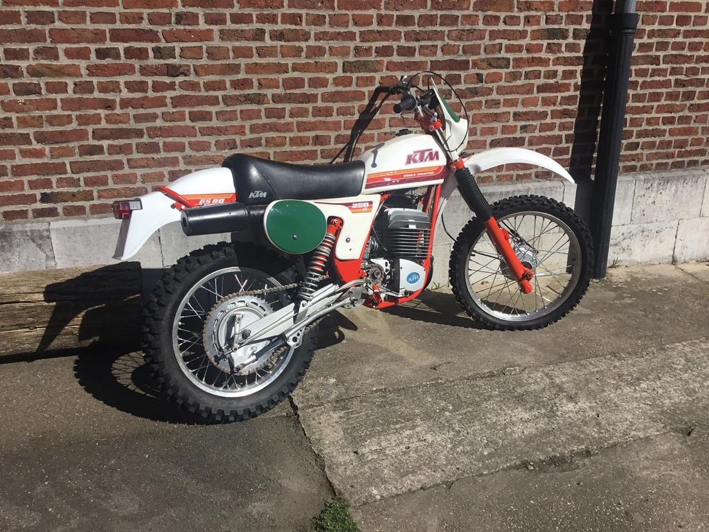 Ktm 250 gs, Motos