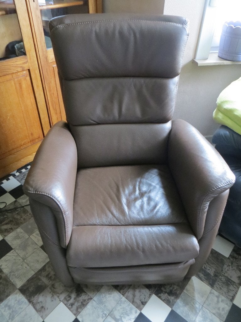 Bruine leren relaxzetel met sta-op functie, Ophalen, Gebruikt, Minder dan 75 cm, Leer