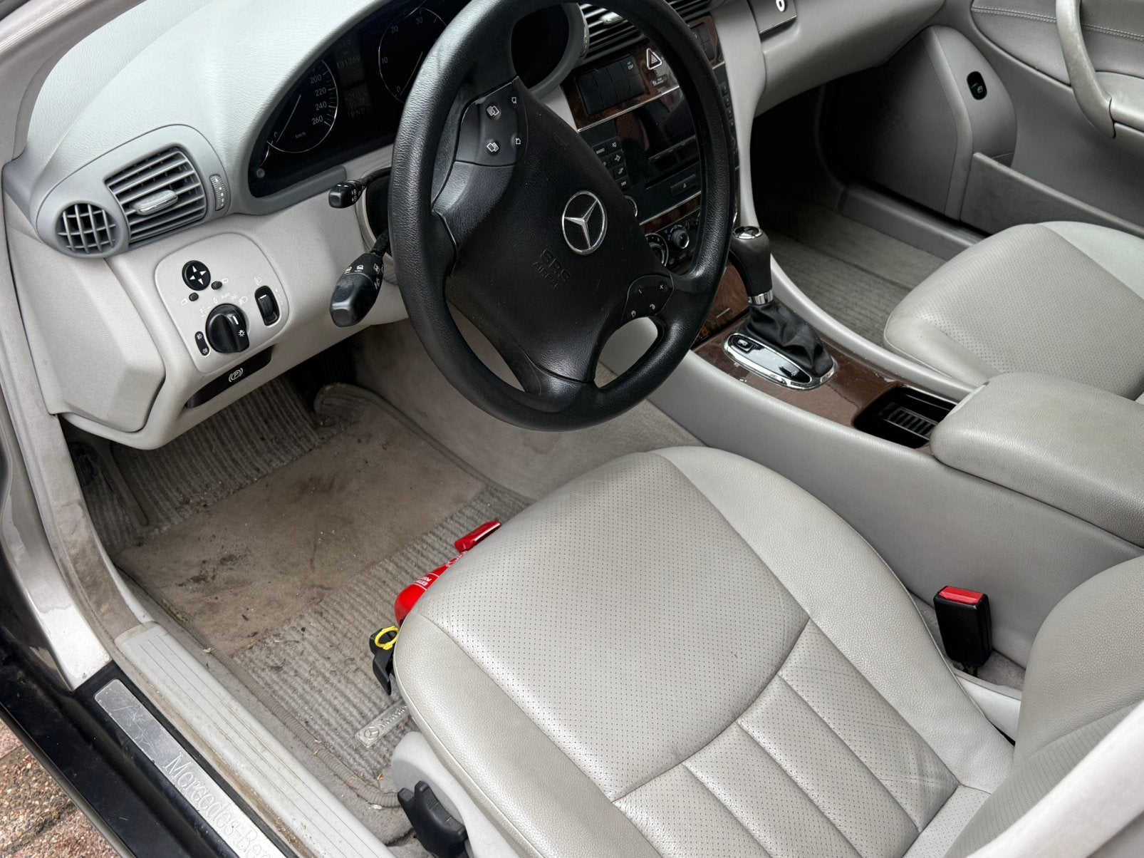 MERCEDES C200 /LEDER/137000KM/AUTOMAAT, Auto's, Mercedes-Benz, Automaat, Leder, Bedrijf, Te koop