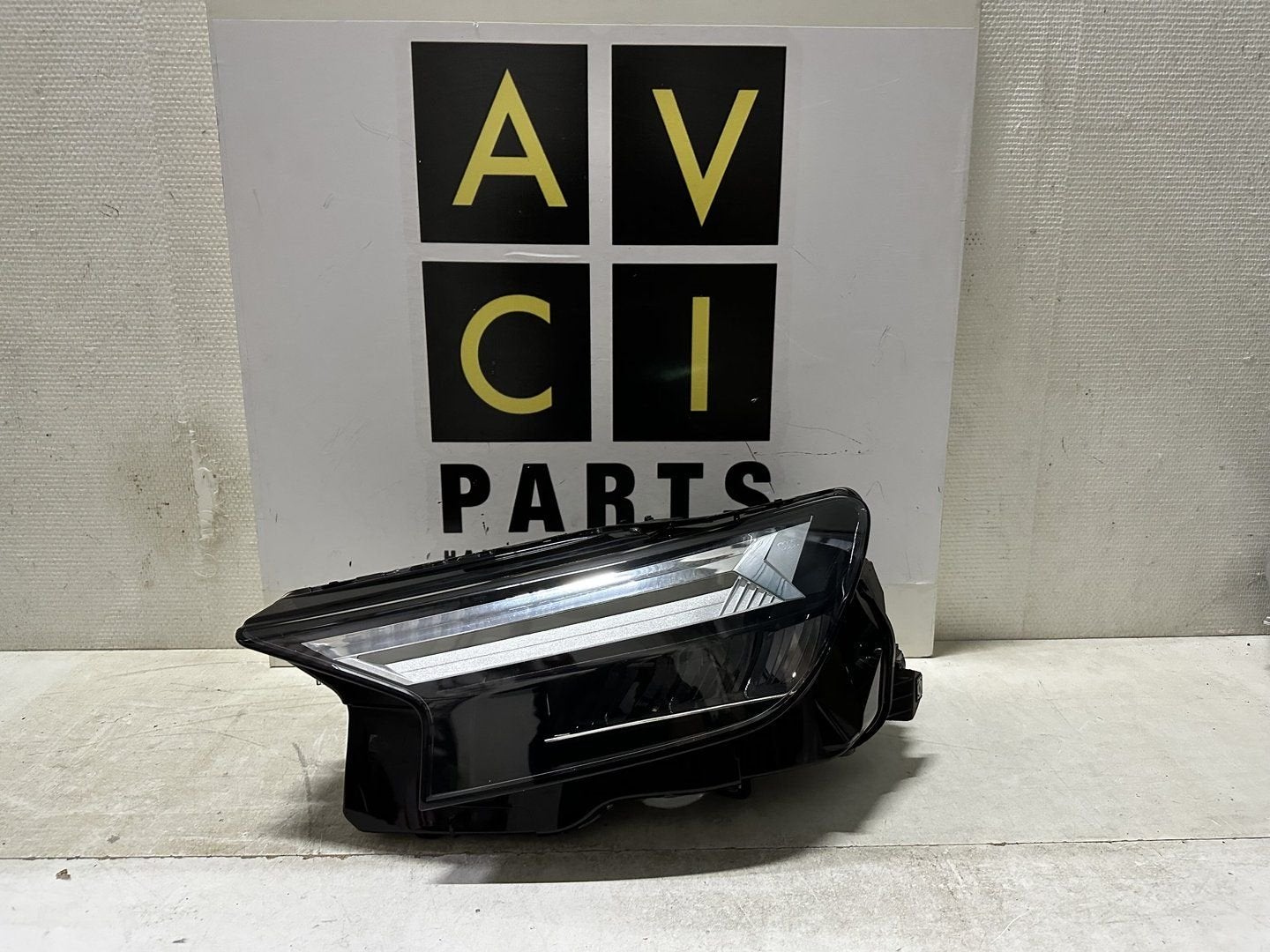 KOPLAMP AUDI Q4 E-TRON VOL LED ORIGINEEL 89A941033 LINKS, -, Audi, Utilisé, -