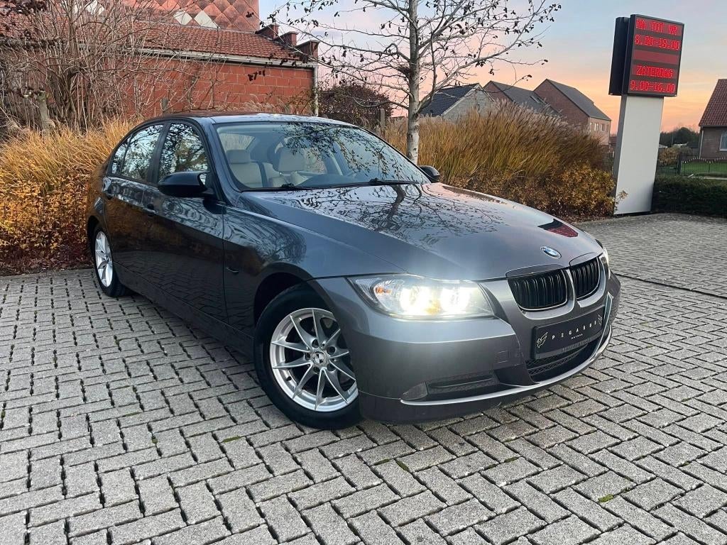 BMW 318i - 2008/213.000km/Manueel - Gekeurd, Auto's, BMW, Bedrijf, Grijs, Euro 4, Zilver of Grijs