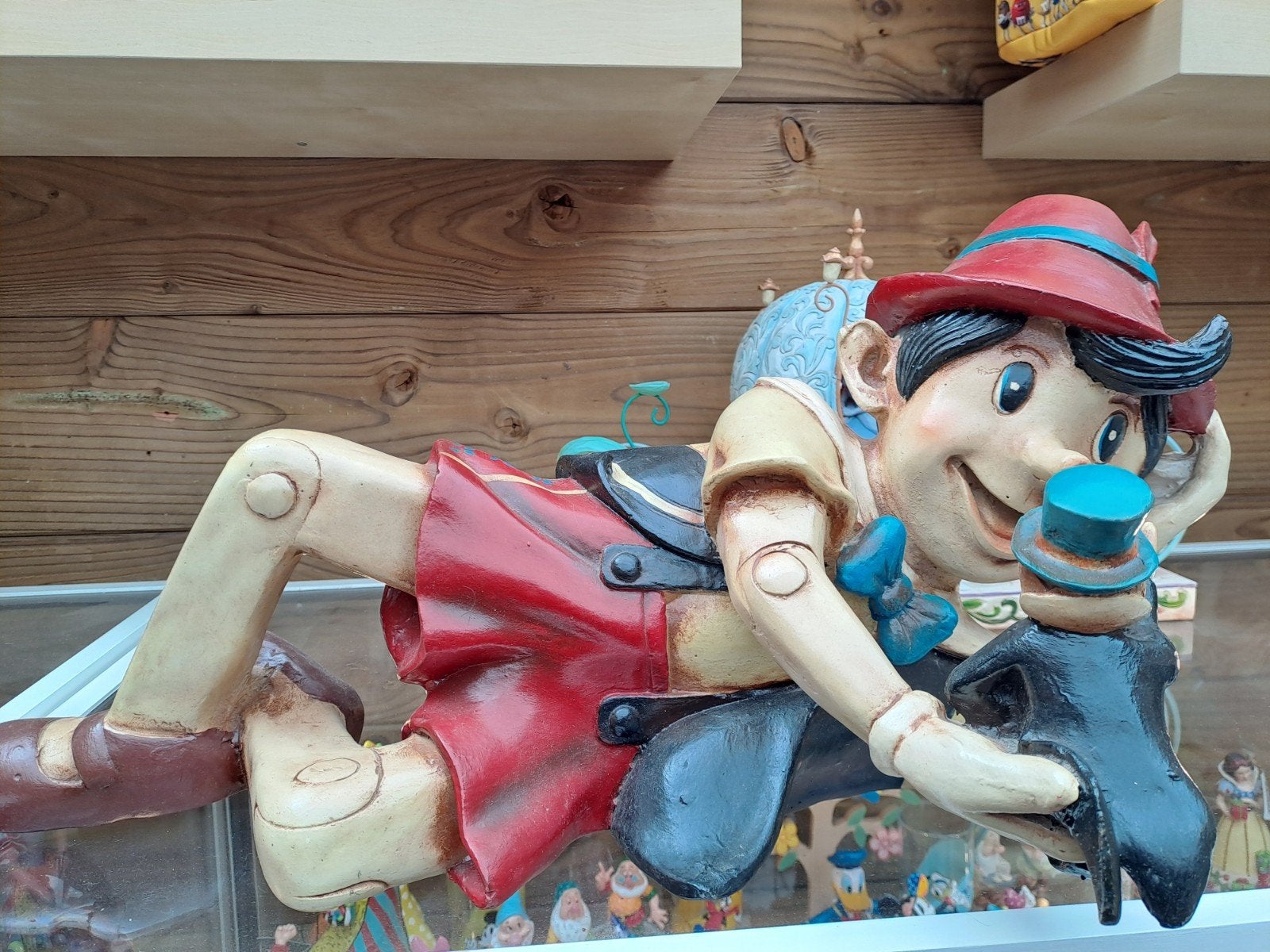 pinokkio liggend met krekel, Ophalen, Overige figuren, Zo goed als nieuw, Beeldje of Figuurtje