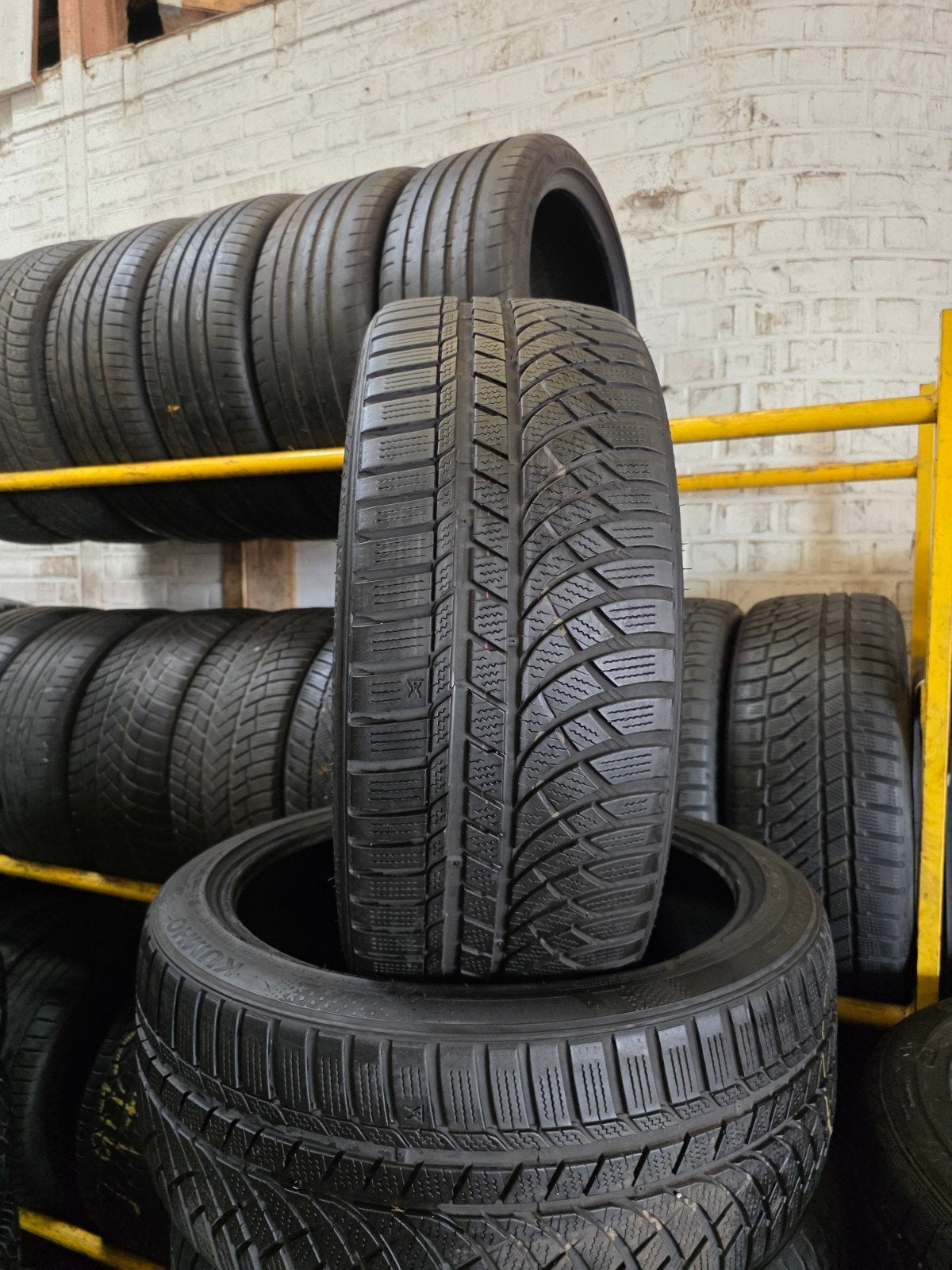 225 40 19 kumho avec montage et équilibrage, Enlèvement
