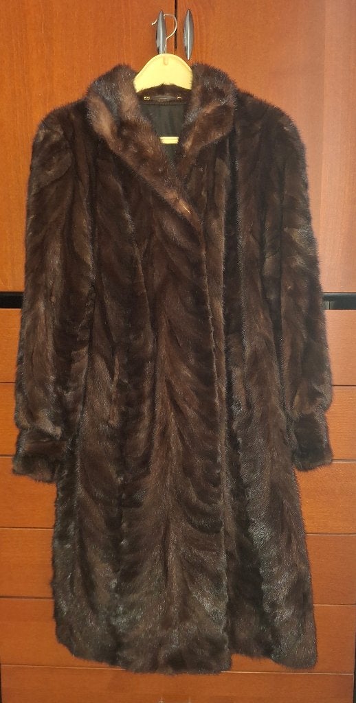 Te koop bontjas, Ophalen, Zwart, Maat 42/44 (L), Gedragen