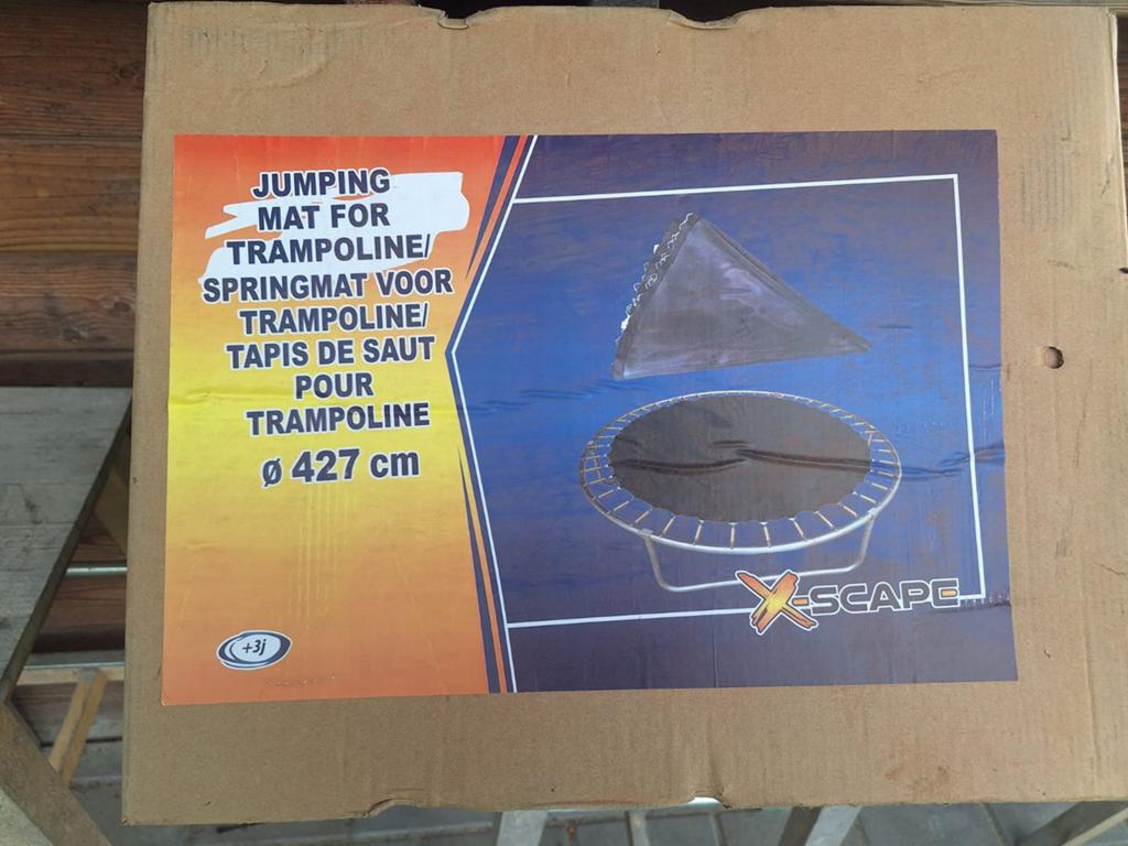 Nieuw trampolinedoek 427, Ophalen